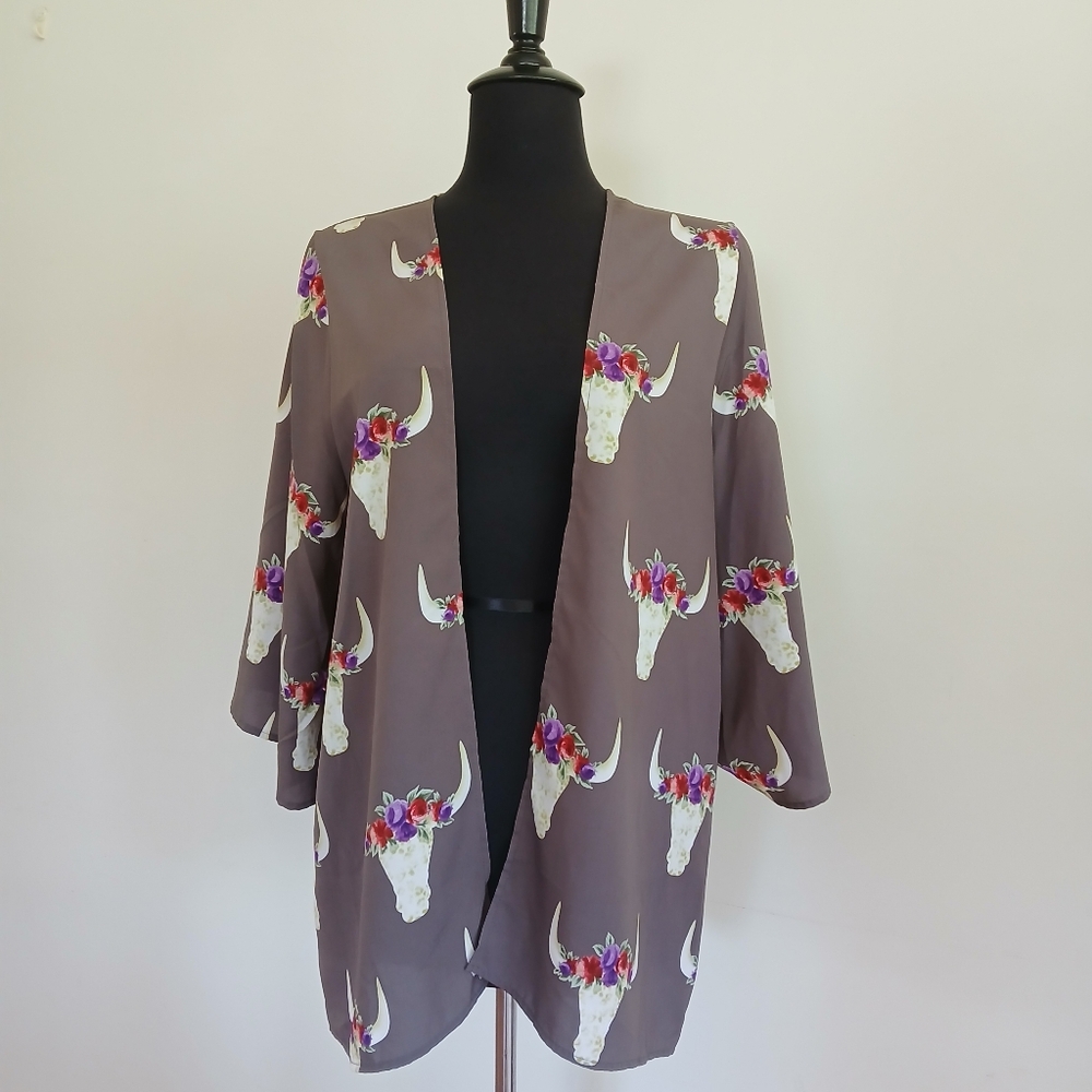 WANNA B FLORAL COW SKULL KIMONO SIZE MEDIUM